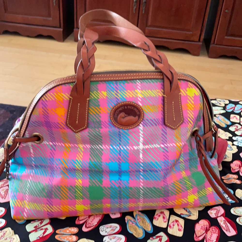 Dooney & Bourke large hand bag